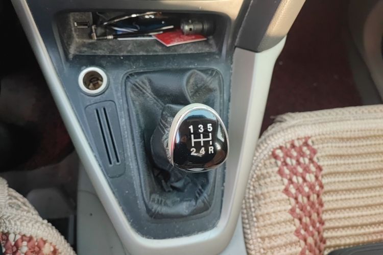 福特 福克斯 2015款 三厢 1.6L 手动舒适型中控内饰18