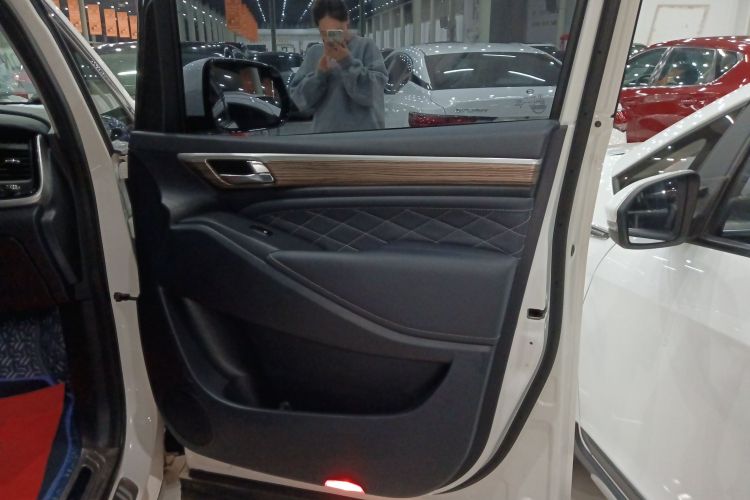 广汽传祺 传祺M8 2018款 320T 尊享版中控内饰7005