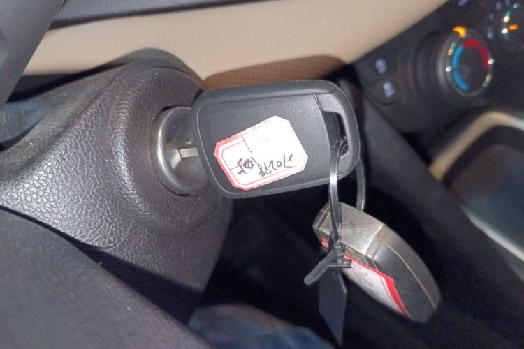 雪佛兰 科鲁泽 2022款 320 自动悦享天窗版中控内饰7001