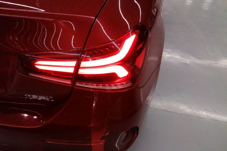 奔驰A级 2021款 A 200 L 运动轿车动感型车身外观9