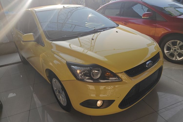 福特 福克斯 2013款 两厢经典 1.8L 自动基本型车身外观3