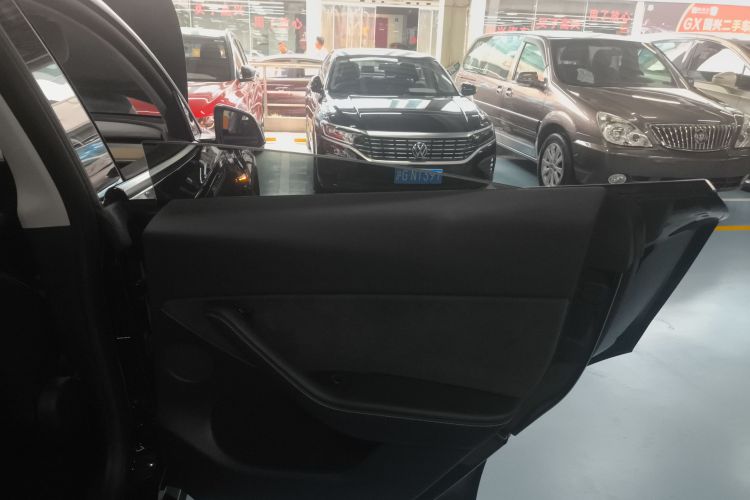 特斯拉 Model Y 2022款 后轮驱动版中控内饰45