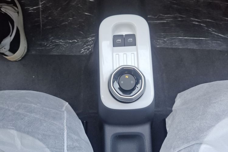 吉利银河 2025款 210km 熊猫卡丁中控内饰18