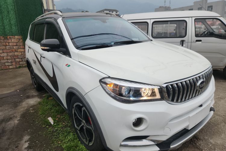 SWM斯威汽车 SWM斯威X7 2017款 1.5T 自动智享型 7座车身外观3