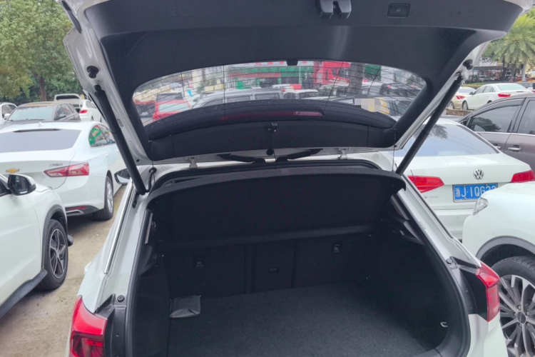 大众 T-ROC探歌 2020款 280TSI DSG两驱舒适型机舱底盘23