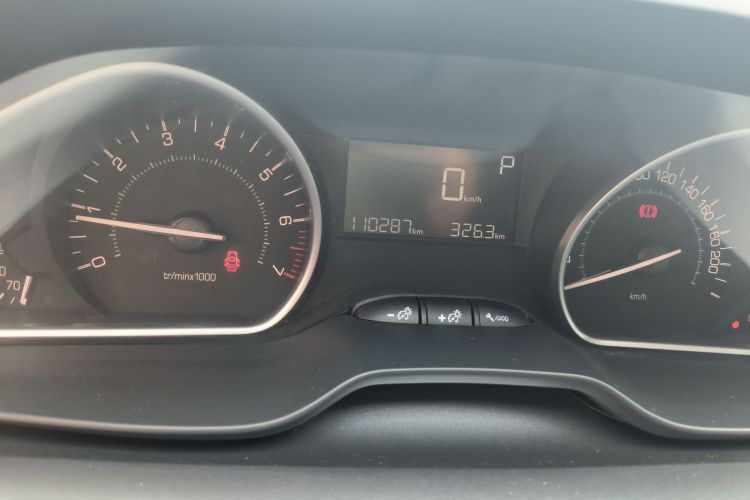 标致2008 2014款 1.6L 自动时尚版局部细节14