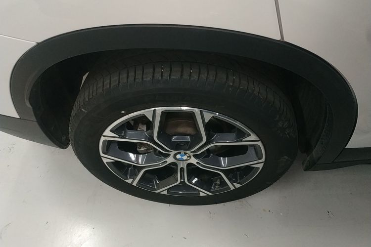 宝马X1 2022款 sDrive25Li 领先型车身外观6008