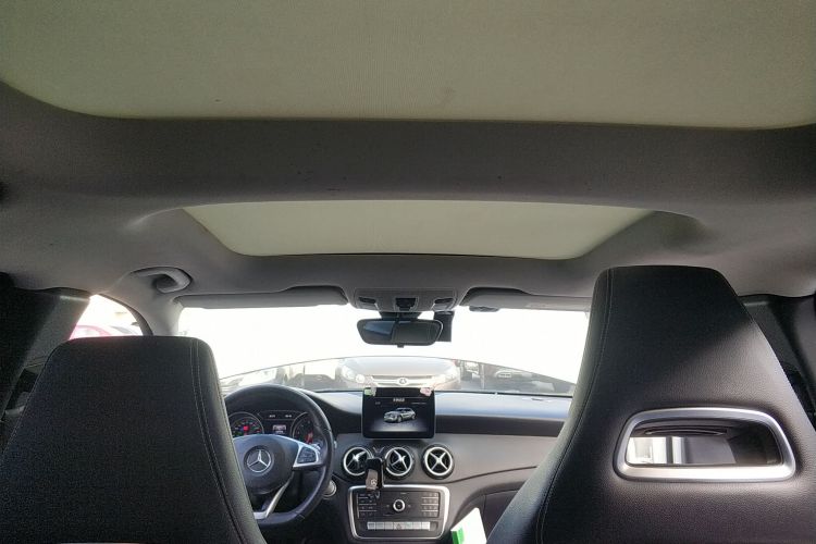 奔驰GLA 2019款 GLA 200 动感型中控内饰22