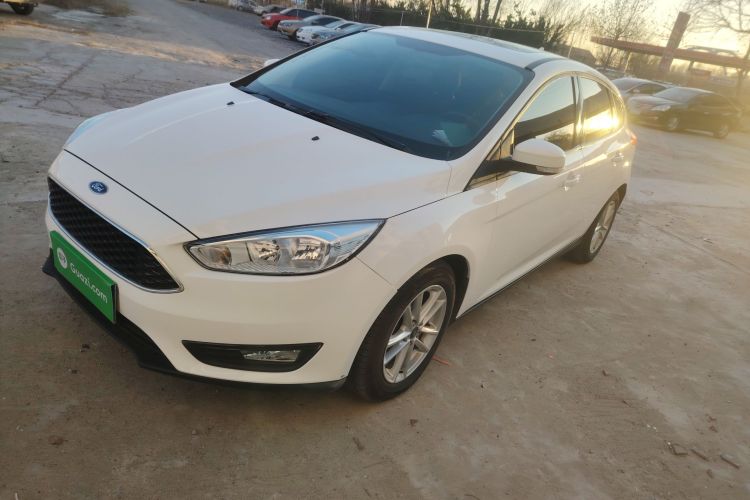 福特 福克斯 2018款 两厢经典 1.6L 自动风尚型智行版车身外观1