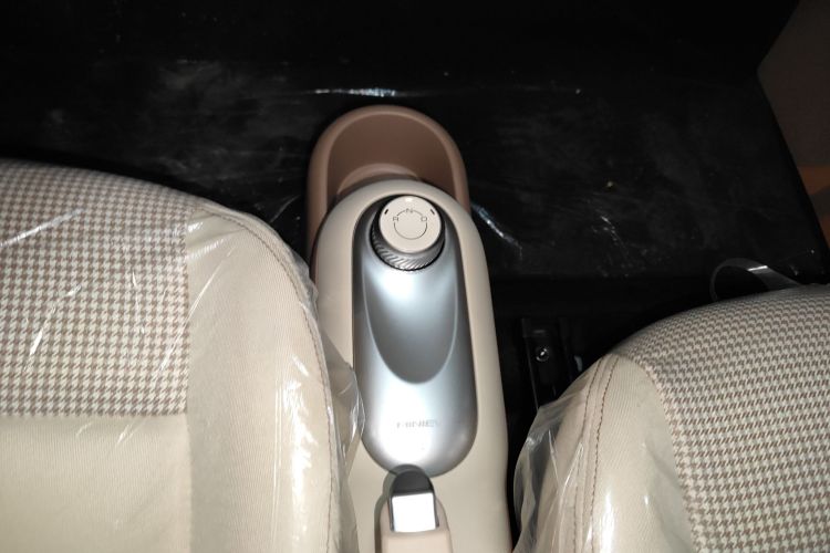 五菱汽车 宏光MINIEV 2025款 四门版 进阶款中控内饰18