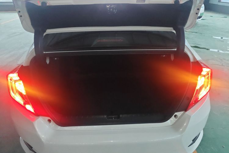 本田 思域 2019款 220TURBO CVT劲动版 国VI局部细节23