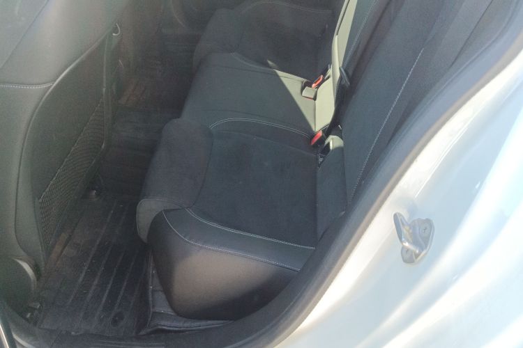 奔驰A级 2022款 改款三 A 200 L 运动轿车时尚型中控内饰21