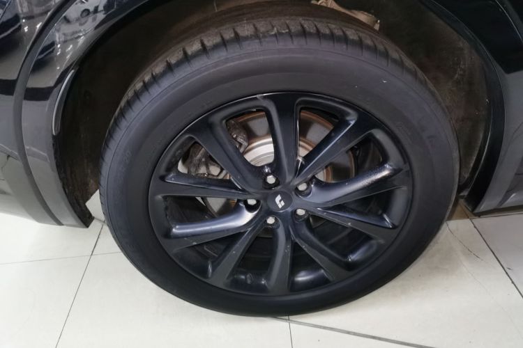 理想汽车 理想ONE 2021款 增程6座版车身外观6008