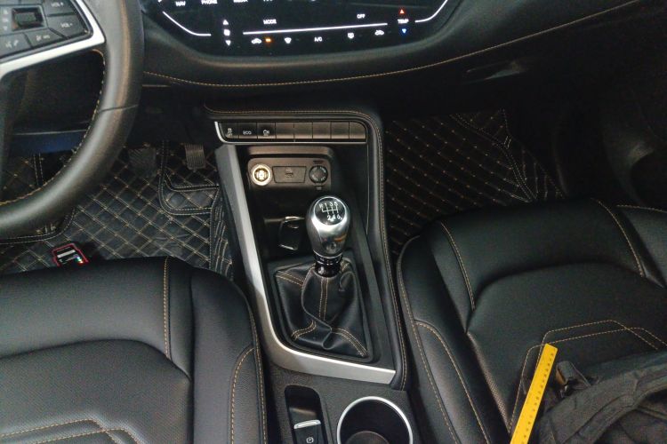 江汽集团 瑞风S4 2019款 1.6L 手动超越型中控内饰18