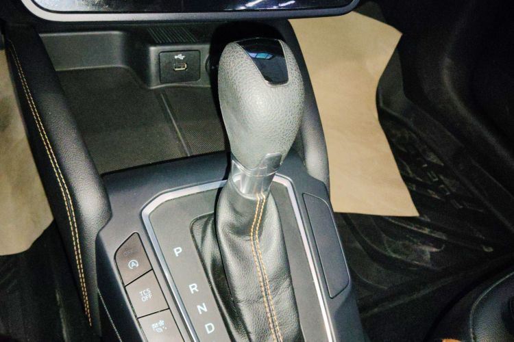 福特 福克斯 2022款 三厢 EcoBoost 180 自动竞速版中控内饰18