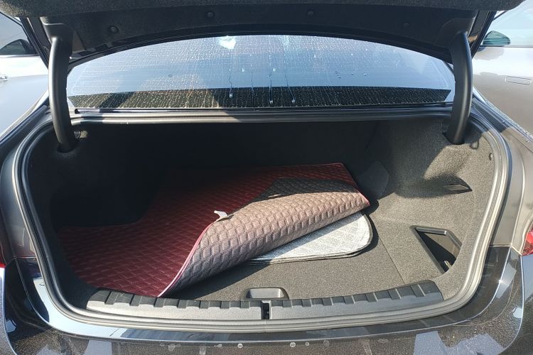 宝马i3 2022款 eDrive 35 L机舱底盘23