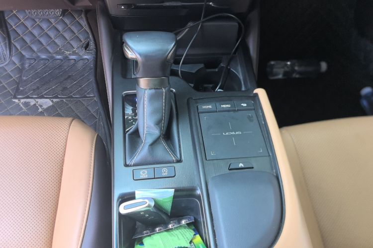 雷克萨斯ES 2020款 200 卓越版中控内饰18