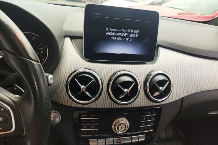 奔驰B级 2019款 B 200 动感型中控内饰16