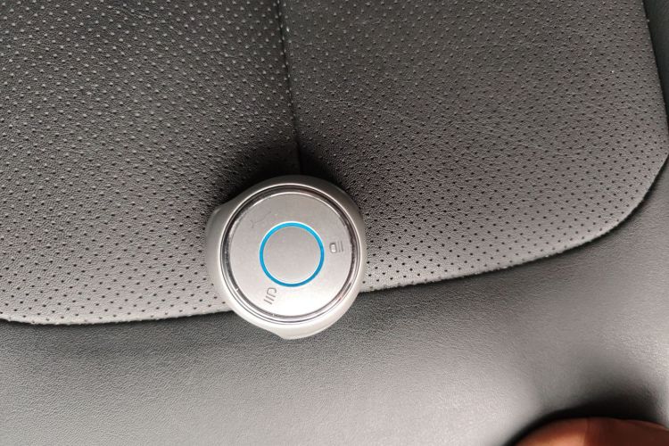 哪吒汽车 哪吒V 2022款 潮 400中控内饰7001