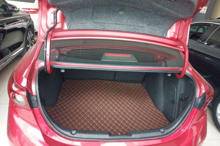 马自达3 昂克赛拉 2017款 三厢 2.0L 自动尊贵型 国V机舱底盘23