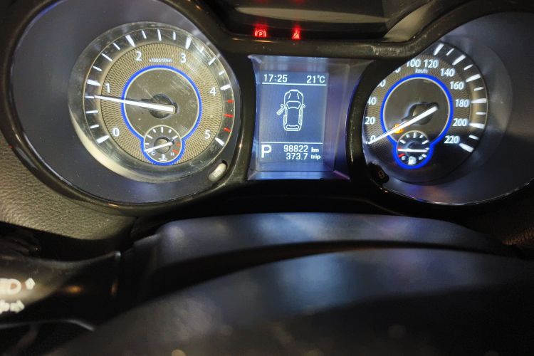 江铃 驭胜S350 2014款 2.4T 自动两驱柴油豪华天窗版5座中控内饰15