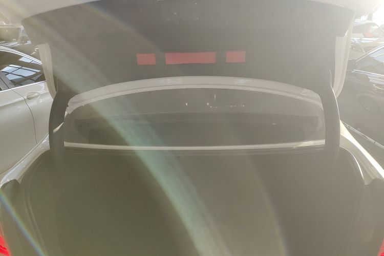 宝马3系 2015款 320Li 超悦版豪华设计套装机舱底盘23