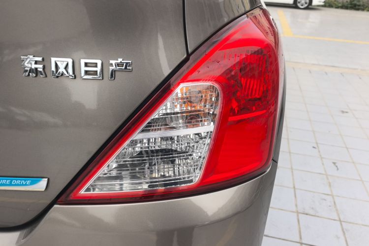 日产 阳光 2016款 1.5XE 手动领先版车身外观9