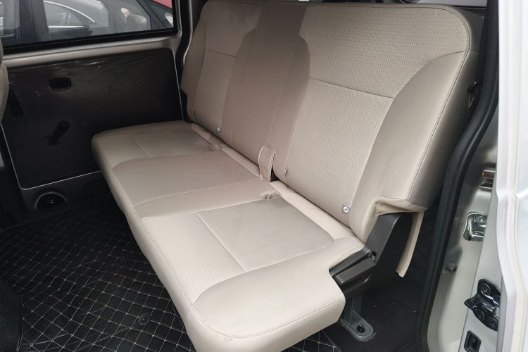 五菱汽车 五菱宏光V 2022款 1.5L劲取版电动助力LAR中控内饰7004