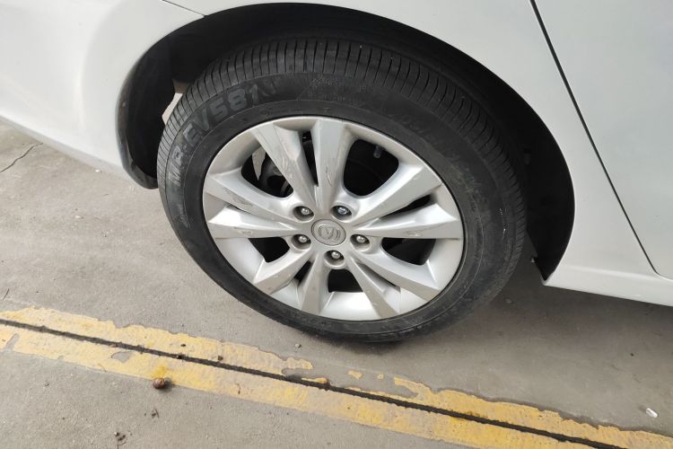 长安 逸动 2014款 1.6L 自动豪华型车身外观6008