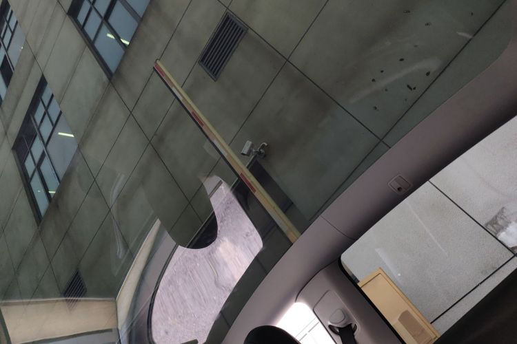 特斯拉 Model Y 2021款 标准续航后驱版中控内饰22