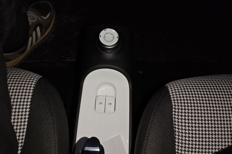 五菱汽车 宏光MINIEV 2024款 第三代 215km 青春版中控内饰18