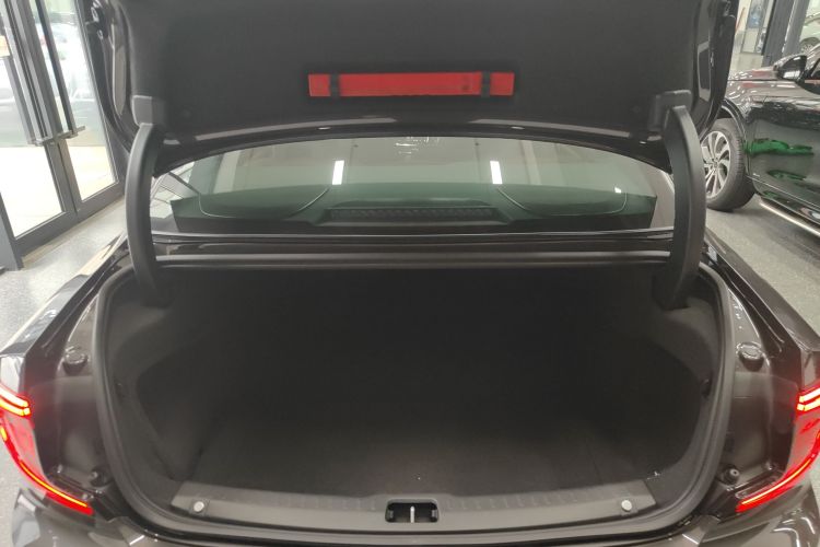 沃尔沃S90 2022款 B5 智逸豪华版机舱底盘23