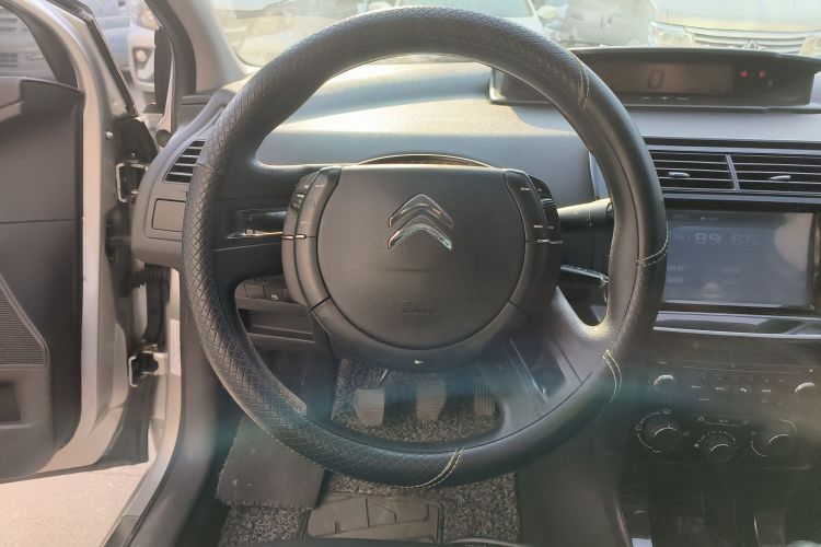 雪铁龙 世嘉 2013款 三厢 1.6L 手动品尚型中控内饰13