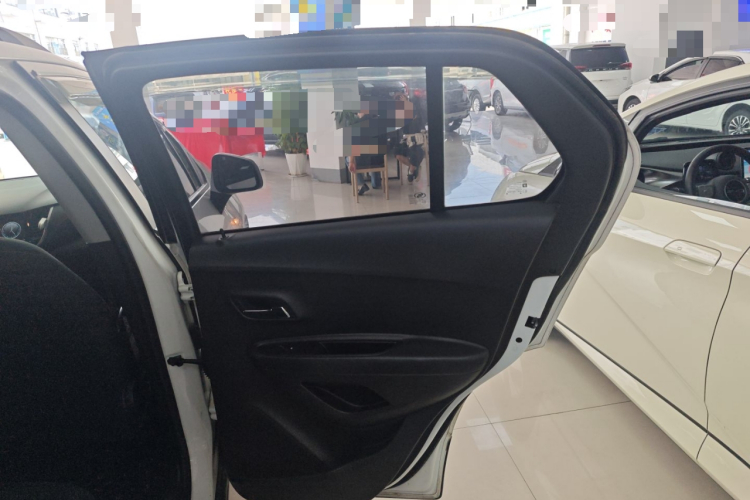 雪佛兰 创酷 2018款 330T 自动两驱精英型中控内饰7006