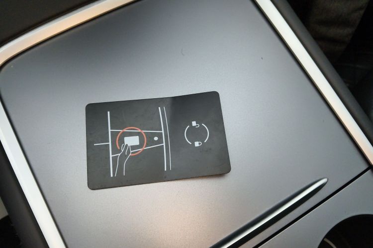 特斯拉 Model 3 2022款 后轮驱动版中控内饰11