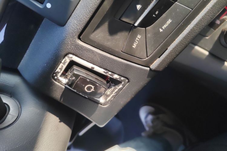 名爵 MG6 2014款 掀背 1.8L 自动驾值版中控内饰11