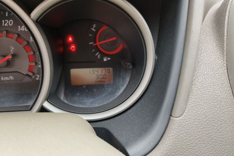 日产 轩逸 2012款 经典 1.6XE 手动舒适版中控内饰15