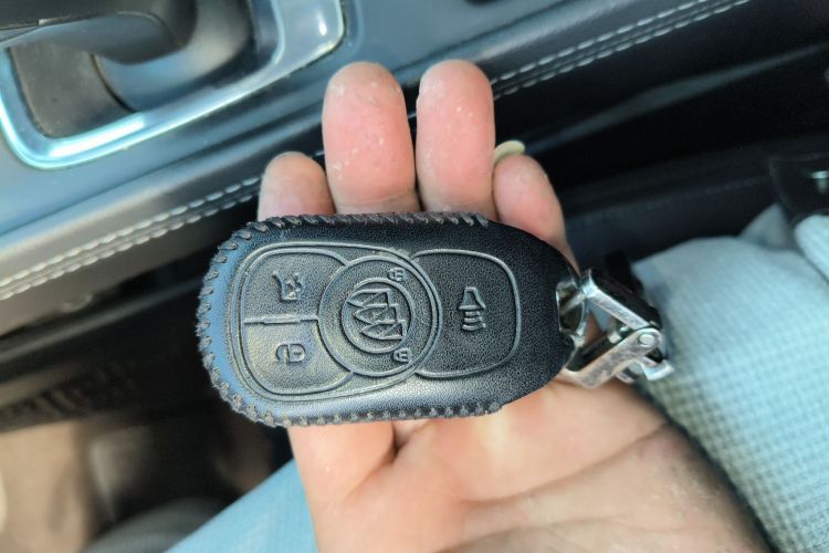 别克 君越 2016款 改款 28T 精英型中控内饰11