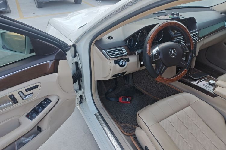 奔驰E级 2015款 E 260 L中控内饰20