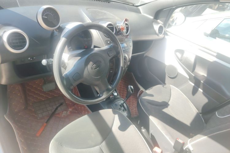 比亚迪F0 2015款 1.0L AMT 铉酷型中控内饰12