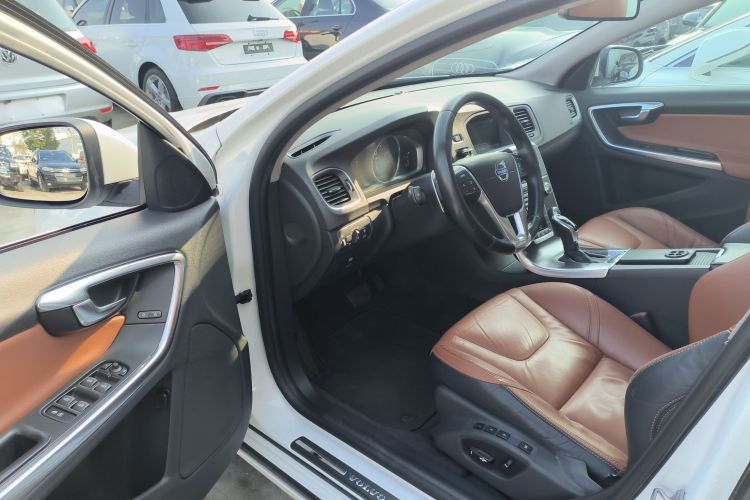 沃尔沃V60 2014款 改款 T5 智雅版中控内饰7003