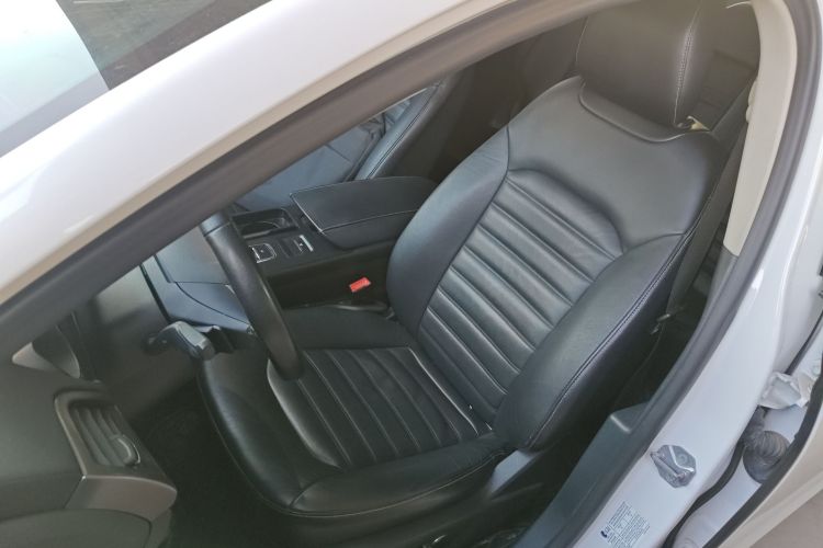 福特 蒙迪欧 2018款 EcoBoost 180 时尚型中控内饰19