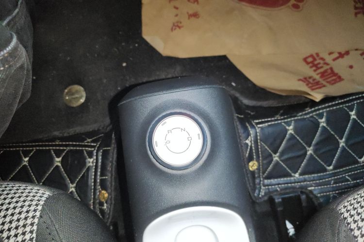 五菱汽车 宏光MINIEV 2024款 第三代 215km 青春版中控内饰18