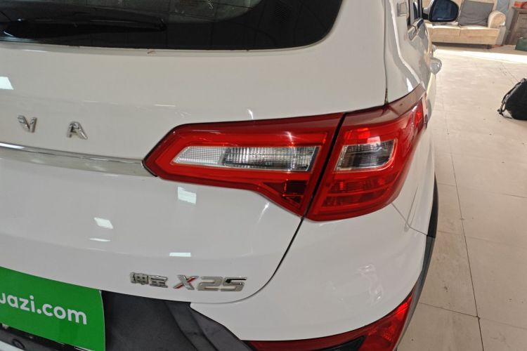 北京汽车 绅宝X25 2015款 1.5L 手动精英型车身外观9