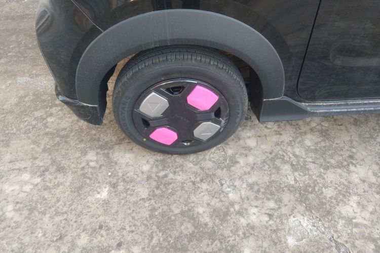 吉利银河 2025款 210km 熊猫卡丁车身外观6008