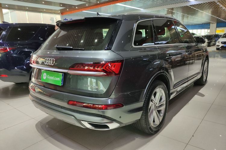 奥迪Q7 2021款 45 TFSI quattro S line运动型车身外观6005