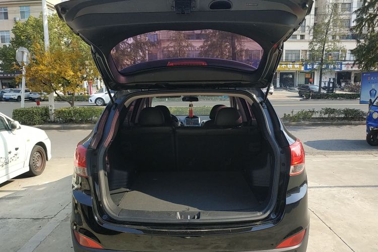 北京现代ix35 2015款 2.0L 自动两驱舒适型 国V机舱底盘23