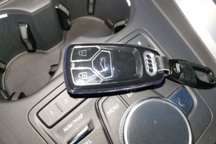 奥迪A4L 2019款 40 TFSI 时尚型 国V中控内饰11