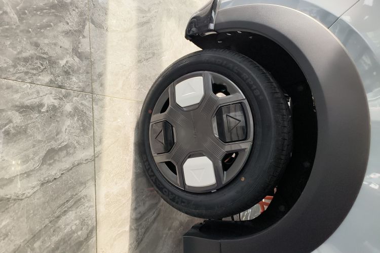 吉利银河 2025款 210km 熊猫卡丁车身外观6008