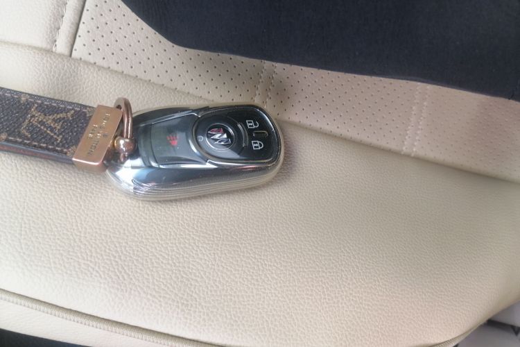 别克GL8 2023款 陆上公务舱 舒适型中控内饰11